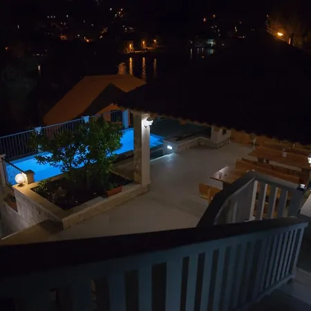 게스트하우스 And With A Swimming Pool Pucisca, Brac - 5637 푸치스차
